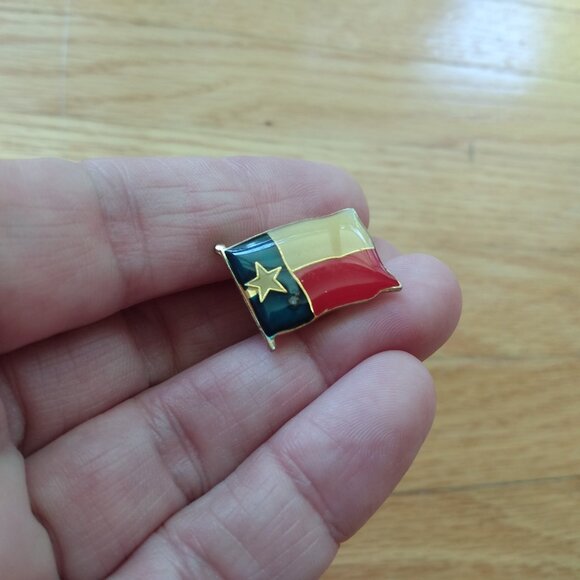 Vintage Texas Alamo USA Lapel Hat Pins Lot of 4 Yellowed Damaged AS IS - Picture 6 of 11